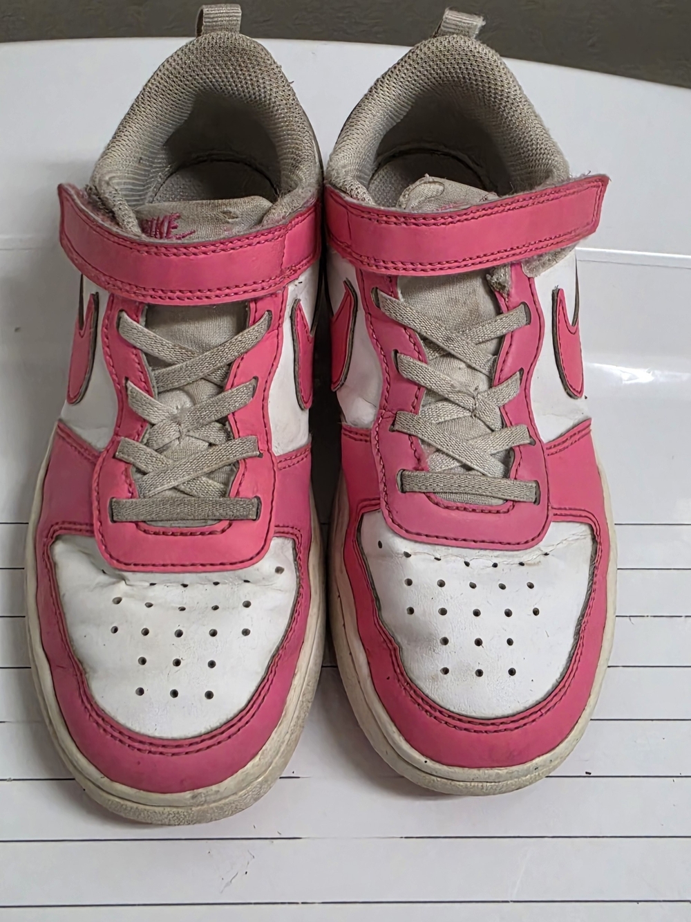 Nike Kids White and Pink Velcro Low-Top Sneakers